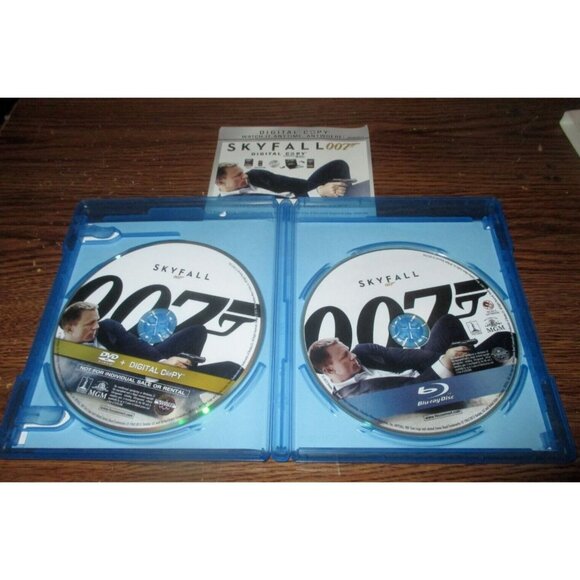 007 Skyfall (James Bond) (Blu-ray/DVD, 2013, 2-Disc Set) w/ slip cover - Picture 4 of 5